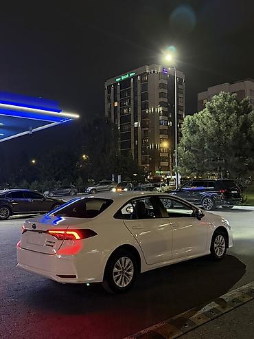 Toyota: Toyota Corolla: 2022 г., 1.8 л, Вариатор, Гибрид, Седан — 5