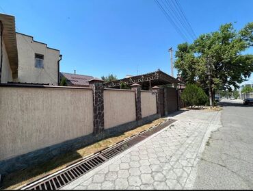 1 комнаты: 230 кв. м, 5 бөлмө, Жылытылган, Жылуу пол, Брондолгон эшиктер