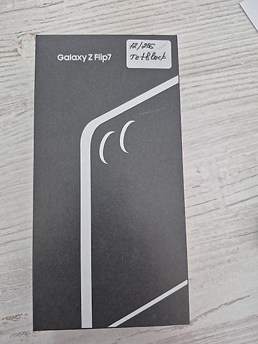 z fold 3: Samsung Galaxy Z Flip7, Б/у, 256 ГБ, цвет - Черный — 1