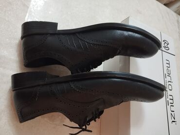 Ayaqqabılar: Ayaqqabı 43 razmer alınib 89 azn 5 saatliq geyinilib bəyliyində — 11