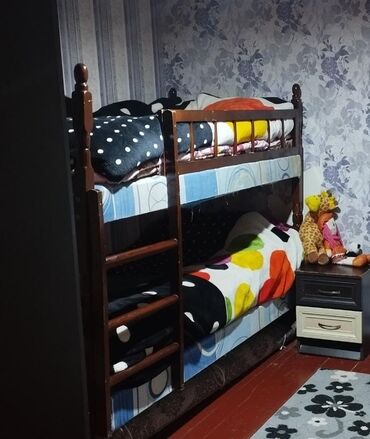 işlenmiş perde: İşlənmiş, Təknəfərlik çarpayı