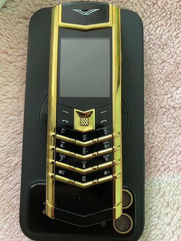 vertu telefon qiymeti: Vertu Signature Touch, цвет - Золотой, Кнопочный, Две SIM карты
