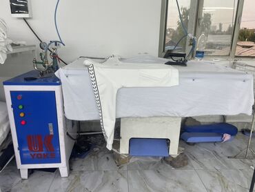 станок для производства туалетной бумаги: Промышленная машина для раскроя ткани предназначена для точной и