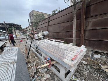 Mebel və taxta dəzgahları: Daş kəsən dəzgah müxtəlif növ daşları, məsələn, mərmər, qranit və