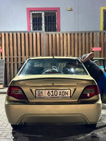 срочно срочно продаю машина: Daewoo Nexia: 2010 г., 1.5 л, Механика, Бензин, Седан