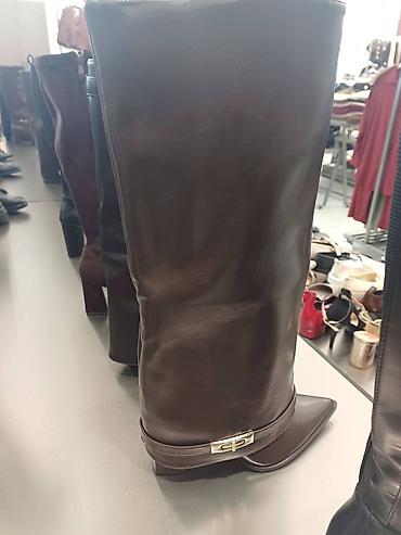 beti metlika outlet: I jos novih modela čizmi birajte. od 5500 do 7500 zavisno od modela — 7
