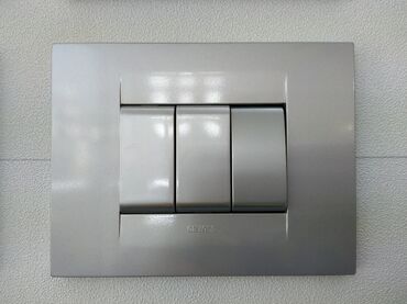 divar işıqları: Gümüşü rəngdə olan, üç düyməli elektrik açarı. Açar divara bərkidilmək
