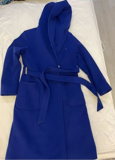 длинное трикотажное платье с капюшоном: Женское пальто-халат с капюшоном, насыщенный кобальтово‑синий цвет