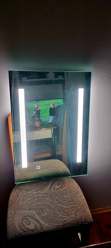 kible za led: Na prodaju novo led ogledalo dimenzije 50x70cm. Mogucnost menjanja — 2