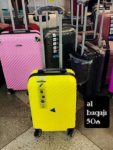 Çamadanlar: Rəngli səyahət çamadanları – əl baqajı ölçüsü (təqr. 50 sm). əl — 1