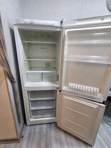 Кухонные вытяжки: Б/у 2 двери Indesit Холодильник Продажа, цвет - Белый