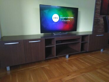 Komode: Prodajem komodu za TV, dimenzije: dužina 238 cm, širina 52 cm, visina na lalafo.rs — 4 Komode: Prodajem komodu za TV, dimenzije: dužina 238 cm, širina 52 cm, visina — 4
