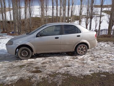 Chevrolet: Chevrolet Aveo: 2005 г., 1.5 л, Механика, Бензин, Седан