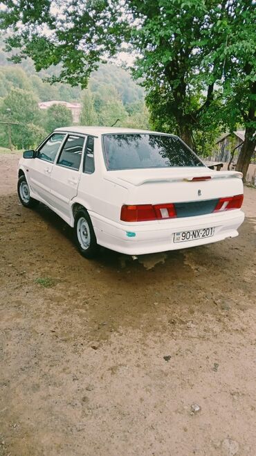 VAZ (LADA): Bu, dörd qapılı, ağ rəngli Lada Samara sedanıdır. Avtomobil yığcam — 6