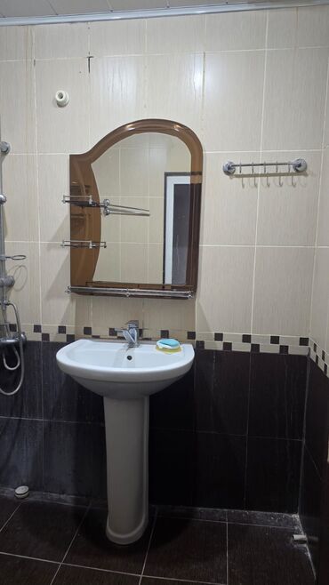 Bıçaqlar: Ağ rəngli keramika materialından hazırlanmış, ayaqüstü quraşdırılan
