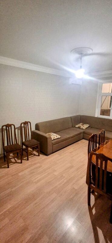 Uzunmüddətli kirayə mənzillər: Ev Əcəmi metrosundan 5 dəqiqəlik məsafədə yerləşir. Ev təmirlidir — 1