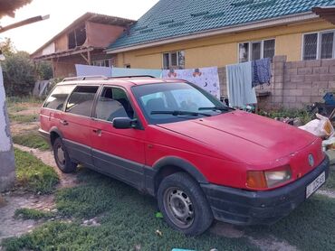 автомобиль жаз: Volkswagen Passat: 1989 г., 1.8 л, Механика, Бензин, Универсал