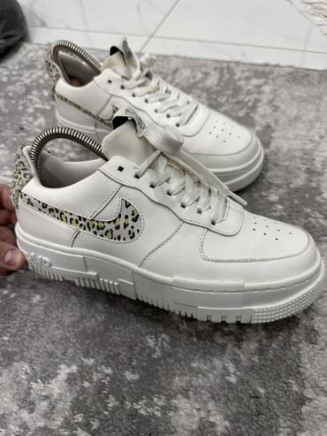 Women's Sneakers and athletic shoes: Nike, 37.5, bоја - Bela — 12