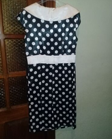 Dəstlər, kostyumlar: Gôy atlas kostyum 120 manata alinib 60 manata satilir. Cemi 1 defe — 19