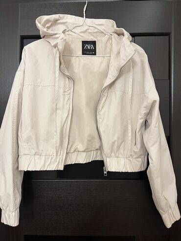 Digər kişi ayaqqabıları: Zara qadın kapişonlu kurtka 
bir neçe defe geyilib teze kimidir — 7