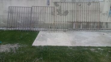 ikinci əl seyf qapi: Salam.Dort boyuk iki balaca edet pencere resotkasi satilir.yaxsi