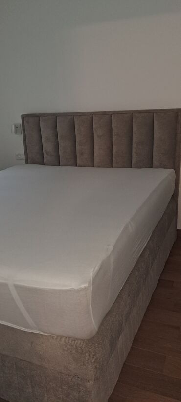 Kreveti: Ugradni TV panel sa dekorativnim lamelama + tapacirani francuski ležaj — 3