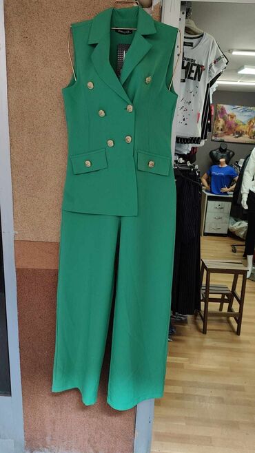 kompleti za svadbu: XL,2xl,3xl
2200 Veličine od 38 do 48
2700