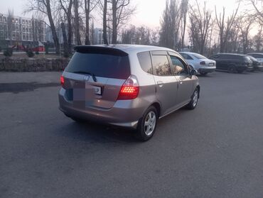 купить в бишкеке машину: Honda Fit: 2004 г., 1.3 л, Вариатор, Бензин, Хэтчбэк