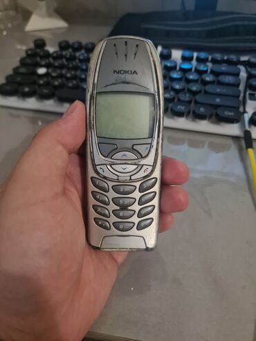 телефон ленд ровер: Nokia 6290, Колдонулган, < 2 ГБ, түсү - Күмүш, 1 SIM