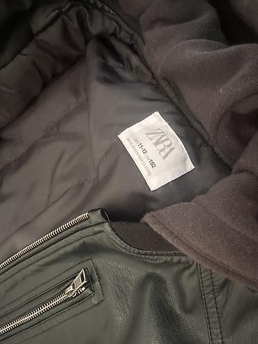 Paketi dečije odeće: Komplet jakni za dečake – 3 komada 1) Zimska puffer jakna BENETON — 10