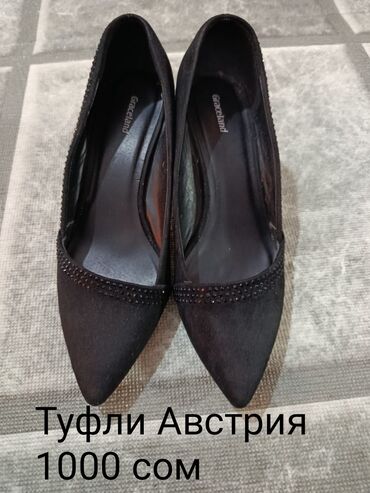 белые туфли для свадьбы: Туфли Graceland, Австрия. 39 размер 

Цена: 1000 сом