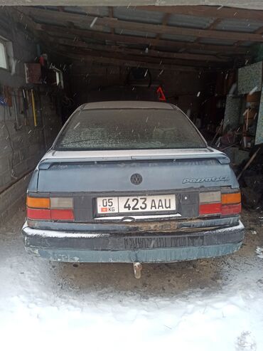 Volkswagen: Volkswagen Passat: 1989 г., 1.8 л, Механика, Бензин, Седан