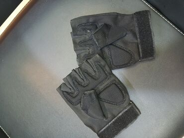 Boks aparatları: Barmaq ucu açıq taktiki əlcəklər - Rəng: qara - Material: möhkəm