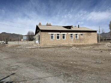 дом в киргшелк: 231 м², 8 комнат, Старый ремонт Без мебели