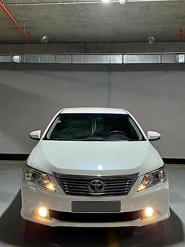 Toyota Camry: 2.5 l | 2013 il Sedan
