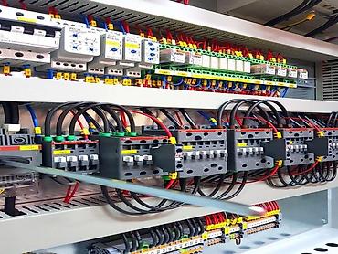 plastik qapı və pəncərələr: Sənaye elektrik paylama və idarəetmə panellərinin yığılması və — 3