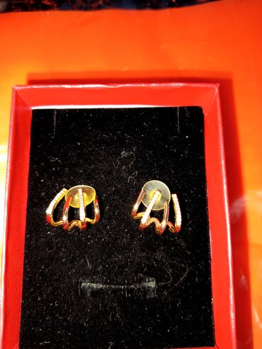 Kəmərlər: Qızılı rəngdə, daşlı qadın sırğası - Model: qulağı qismən qucaqlayan U — 25