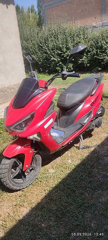 ск шерой: Скутер 50–150 см³ класса «спорт» (надпись ZX6R), ярко‑красный. По — 2