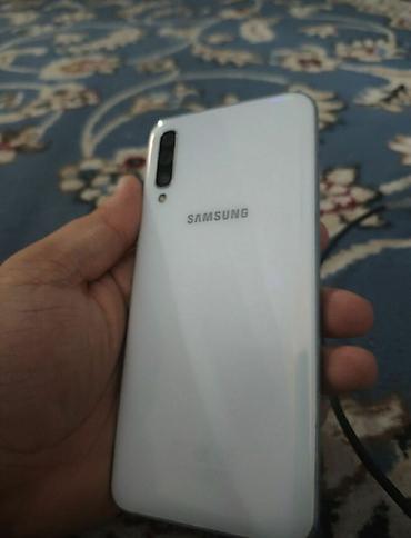 Samsung Galaxy A50, Б/у, 64 ГБ, цвет - Белый, 2 SIM