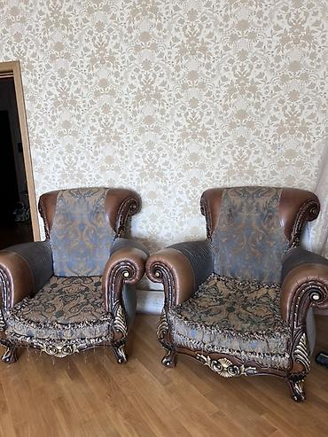 salon divan: Klassik üslubda qonaq otağı dəsti Tərkibi: - 1 ədəd üçlü divan - 2 — 4