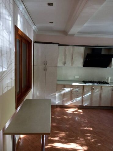 Ofislər: Gənclik metrosunun yaxınlığında yerləşən 125 kv sahəsi olan təmirli — 11