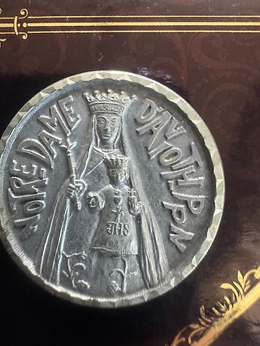 dini şəkillər: Məhsul: “Notre Dame d’Ayot Pin” təsvirli medalyon/suvenirdir — 3