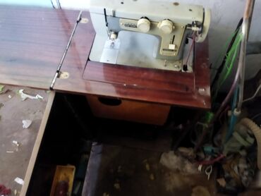 Другое оборудование для швейных цехов: Продаю швейную машинку Чайка в рабочем состоянии писать и звонить