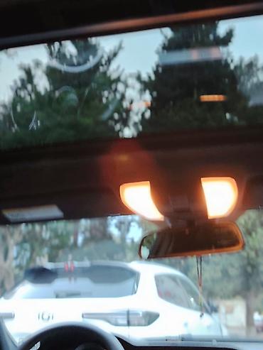 dayun 250: Mercedes-Benz C-Class sedan (C250 emblemli), ağ rəng. Xüsusiyyətlər — 10