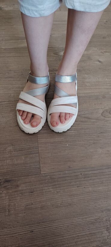 hm obuca: Sandals, Size - 34