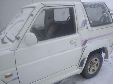 70 сом: Daihatsu Feroza: 1997 г., 1.6 л, Кол менен иштөөчү, Бензин, Жол тандабас — 3