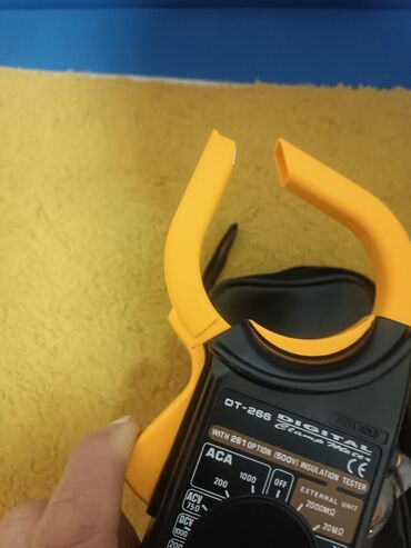 Multimetri: Digitalne strujne klešta/multimetar DT-266 Opis: - Digitalni clamp — 5