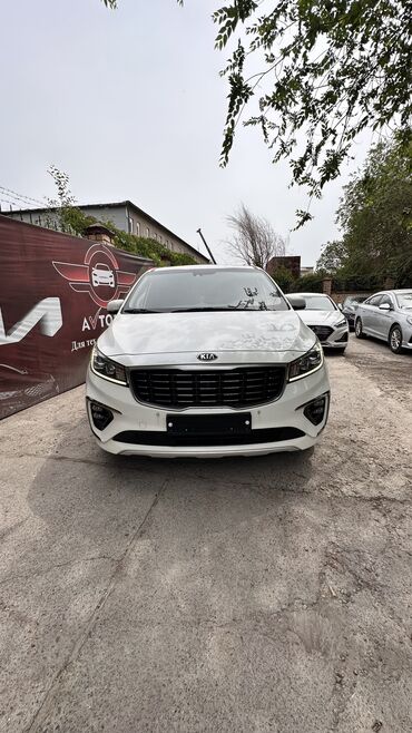дизельный авто: Kia Carnival: 2018 г., 2.2 л, Автомат, Дизель, Бус