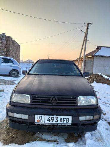 Volkswagen: Volkswagen Vento: 1992 г., 1.8 л, Механика, Бензин, Седан