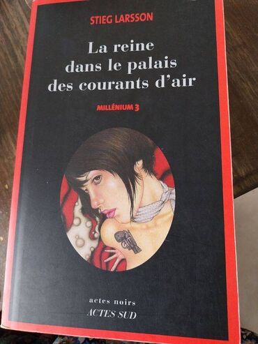 a 81 qiymeti: Fransızca kitab. "La reine dans le palais des courants d'air Broché"